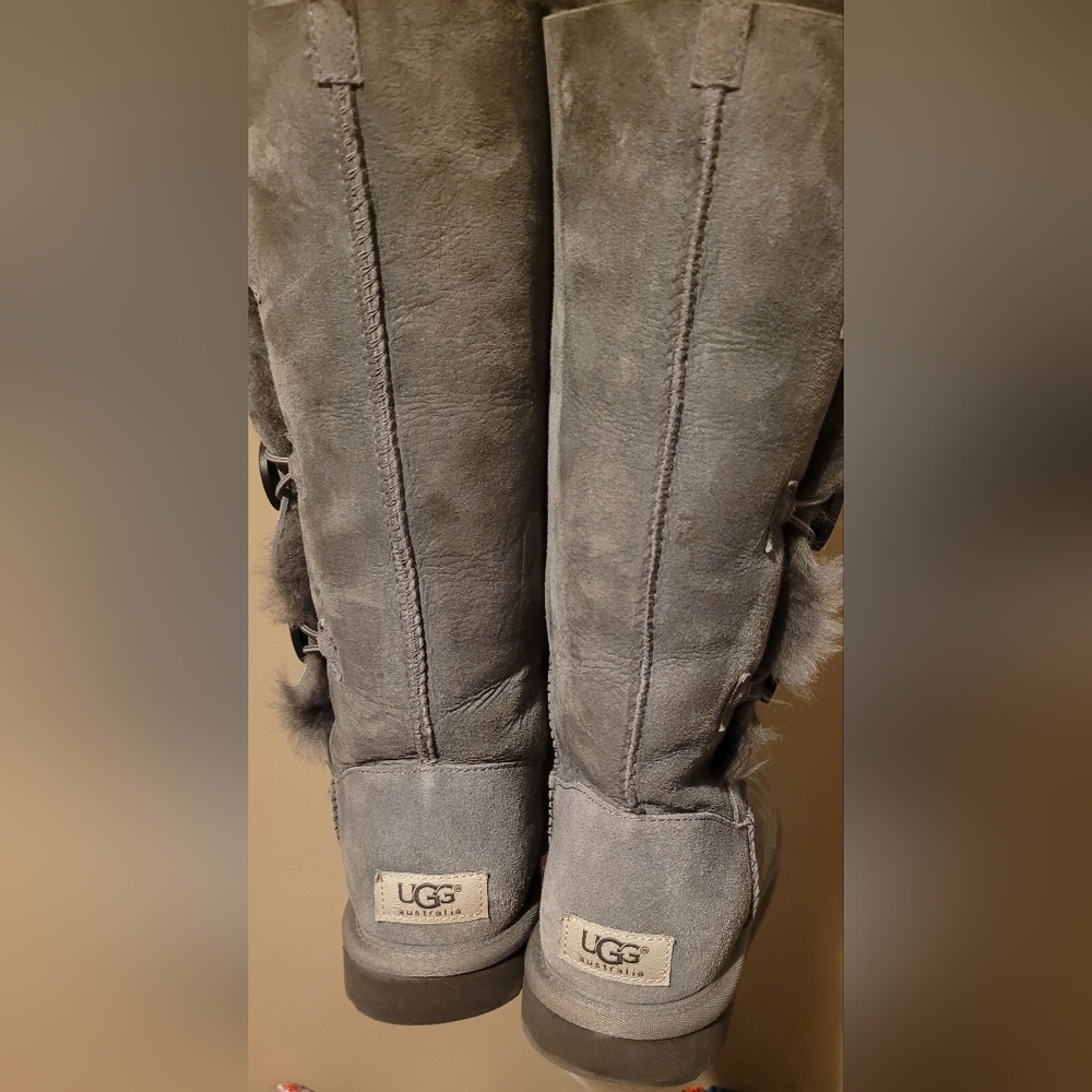 Ugg Australia Bailey Button Triplet Ii - image 4